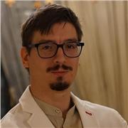 Fotografo ritratto e e-commerce.
Laureato in accademia. Attenzione hai dettagli